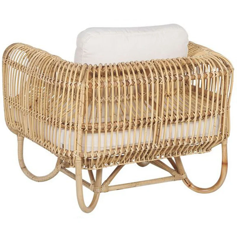Beliani Fauteuil Design en Rotin Naturel avec Accoudoirs Décoratifs et Coussins Beiges pour Chambre Salon ou Jardin au Style Boho et Rustique
