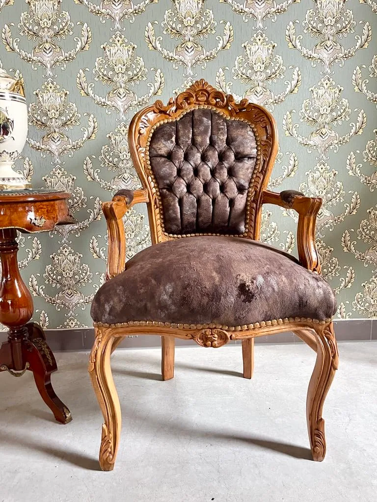 CasAmin Home & Living Chaise à accoudoirs marron clair rétro style baroque français velours chocolat chaise pour décoration intérieure