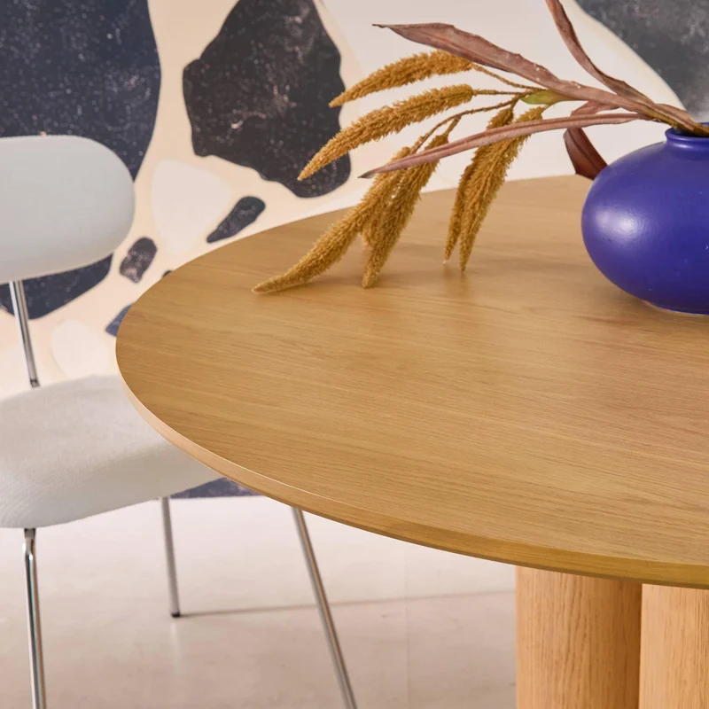 sweeek - Table à Manger Ronde Bois d'hévéa et placage chêne Naturel 4 Places 130cm - Leonore