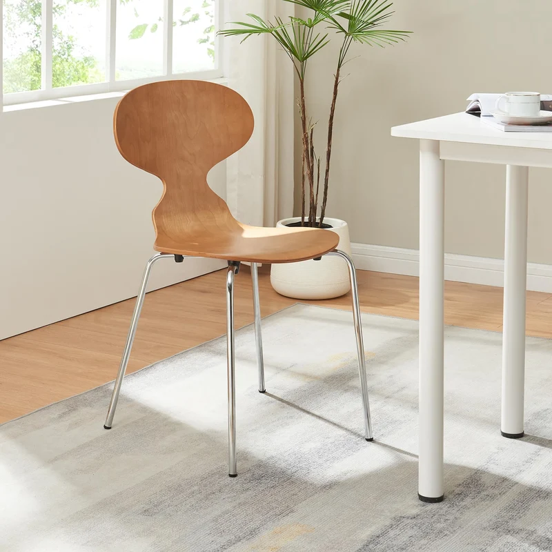 [en.casa] Lot de 4 chaises de Salle à Manger Empilables avec Siège Confortable Construction Robuste Capacité 150 kg Salon Bureau Coque Contreplaqué de Bouleau Métal 80 x 47 x 48 cm Effet Noyer Chrome