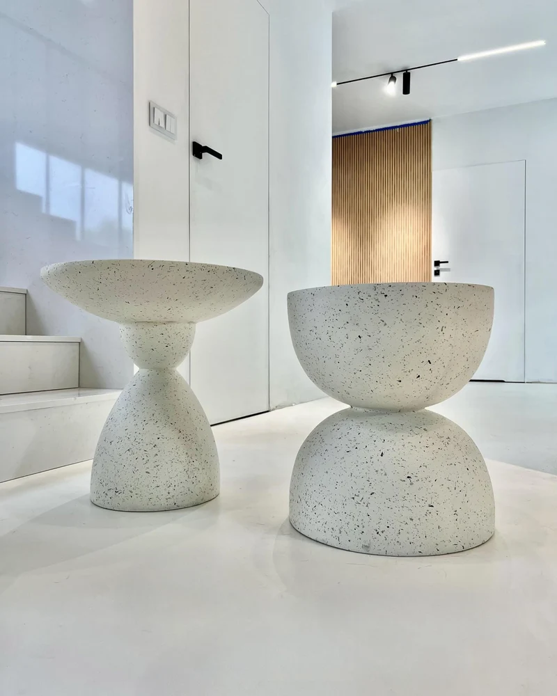 Beliani Table d'Appoint Effet Terrazzo Forme Contournée Ronde 52 cm Résistant Blanc Cassé Caffi