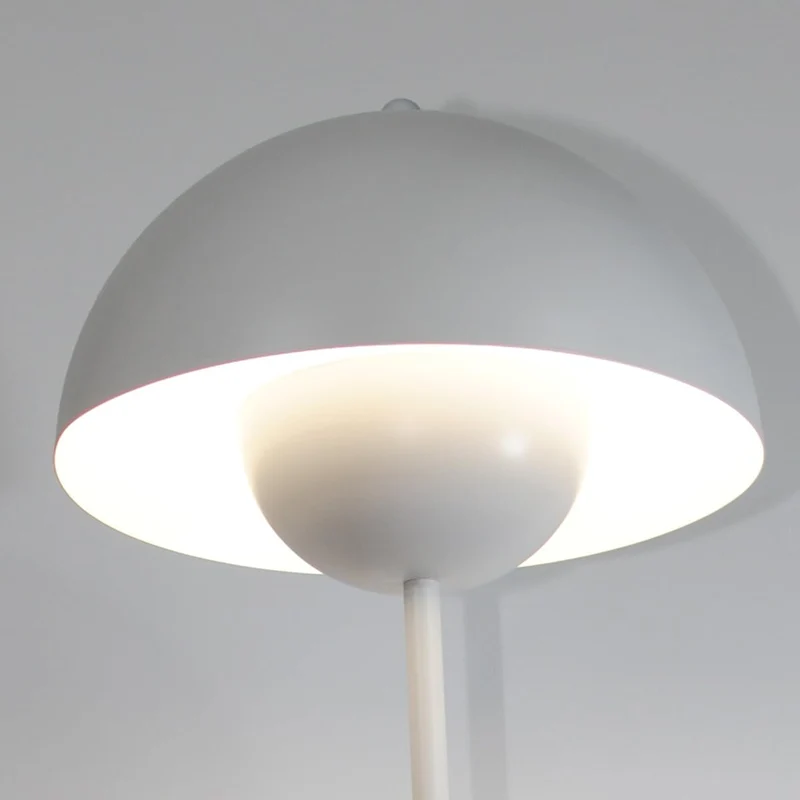Alpinaluz Lampadaire en Acier avec Abat-jour Bombé – Style Scandinave et Rétro – Éclairage Indirect vers le Bas – Douille E27 – Interrupteur au Pied – Pour Salon ou Chambre (Blanc)