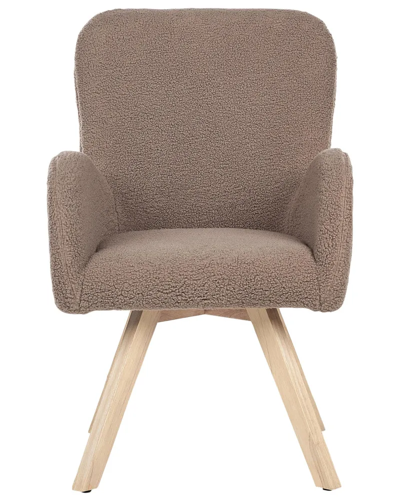 Beliani Fauteuil Moderne en Bouclé Pieds en Bois Rembourrée avec Accoudoirs Marron Bjarn