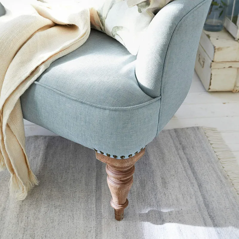 Loberon Fauteuil Ainsley, pieds tournés à la main, rivets sur les pieds, grand confort d'assise, design intemporel, siège, lin, bois de manguier, bleu