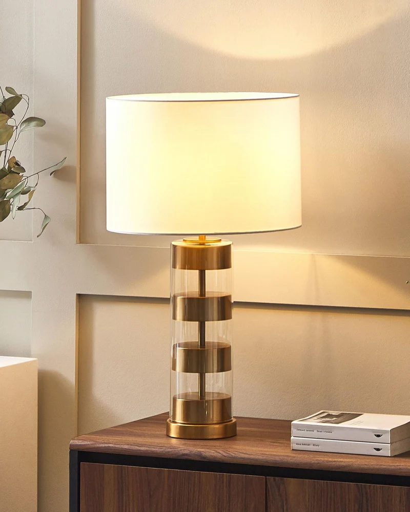 Beliani Lampe à Poser de Table avec Pied Décoratif Doré et Abat-jour Blanc E27 Max 60W pour Salon Chambre ou Coin Lecture au Design Moderne et Glamour