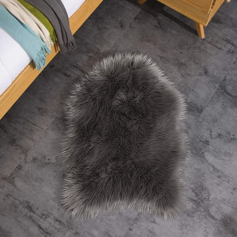 Teppich Wölkchen Tapis en Fausse Fourrure d'agneau et Peau de Mouton - Carpette Moelleuse pour Chambre à Coucher, Salon, Crèche - Jet de Divan de Décoration Chaise - Marron - 55x80cm