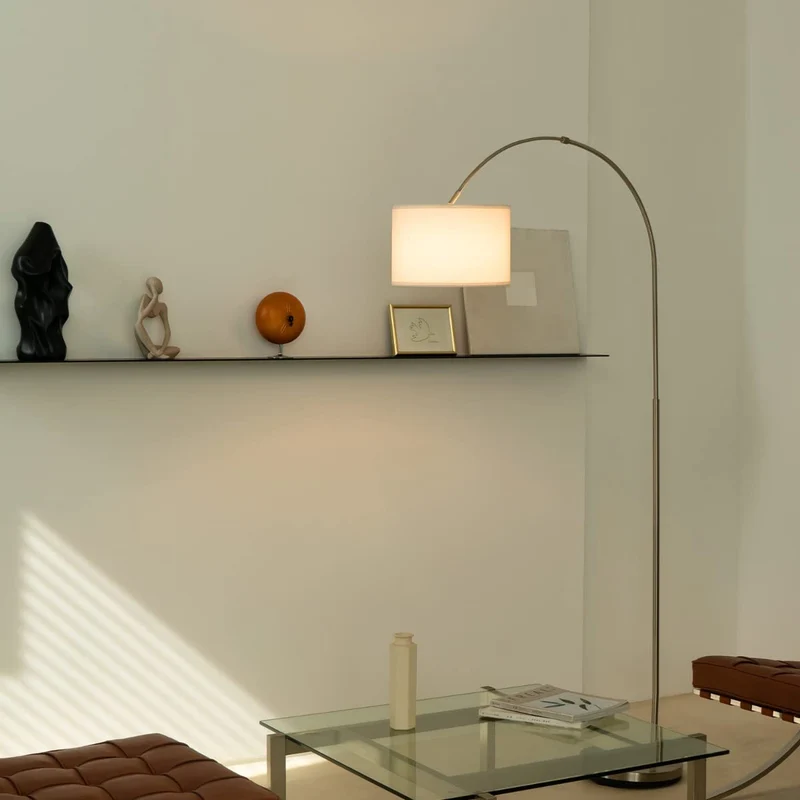 Home Sweet Home Moderne Lampadaire | arc Duke | 98/30/180cm | Acier brossé | Lampe sur pied Fischer avec abat-jour blanc | E27 | avec interrupteur au pied | pour le salon