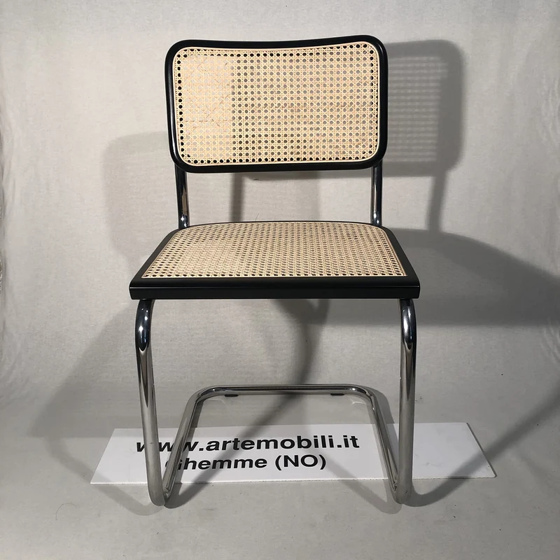 Chaise en paille de Vienne est hêtre naturel laqué noir