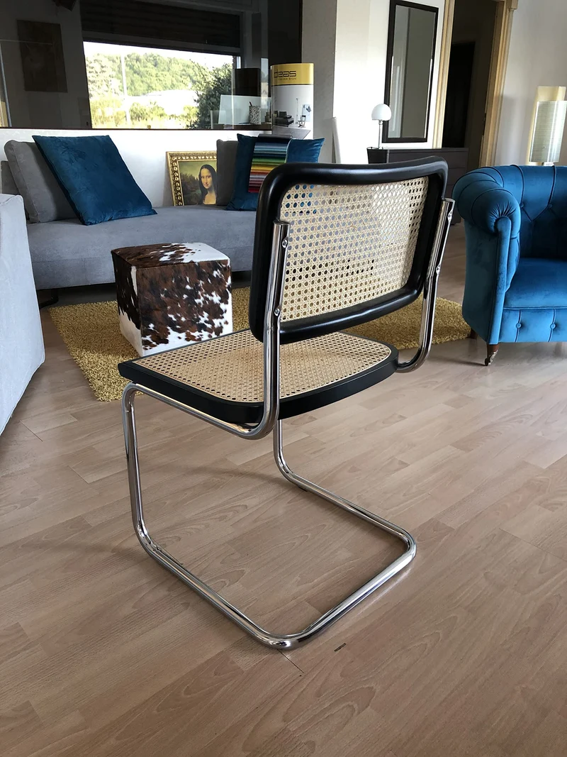 Chaise en paille de Vienne est hêtre naturel laqué noir