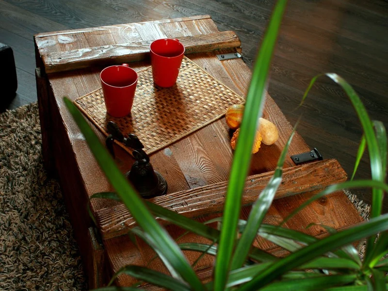 Voyage Vieux Coffre Table basse Cottage cuiseur vapeur Coffre en pin avec vintage Tin Sign Largeur : 110 cm Hauteur : 45 cm Profondeur : 60 cm