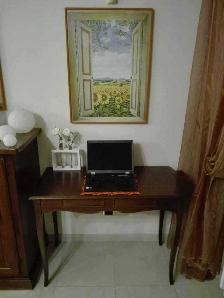 Mar.c.a. Design, Console Meuble, Bureau avec Rangement en Bois, Noyer Foncé - Meuble Secrétaire Bureau Classique - Bureau Informatique avec Tiroirs et Plateau Coulissant 110x56x80H, Meuble Salon