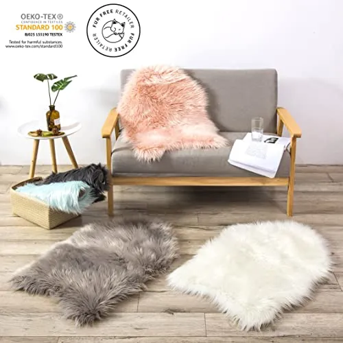 Teppich Wölkchen Tapis en Fausse Fourrure d'agneau et Peau de Mouton | Carpette Moelleuse pour Chambre à Coucher, Salon, Crèche | Jet de Divan de Décoration Chaise | Blanc - 55x80cm