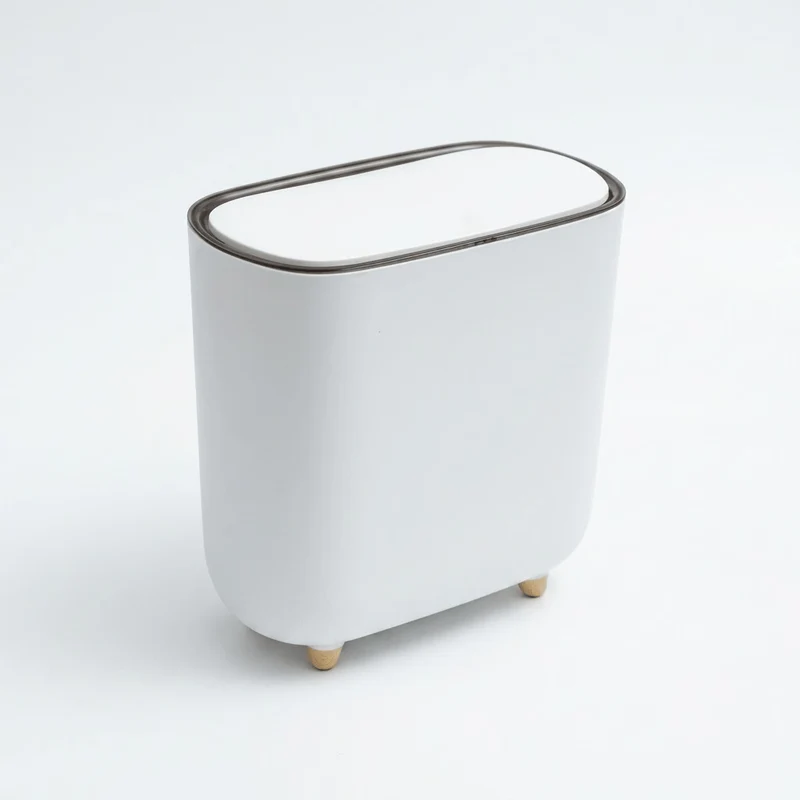 Petite poubelle de salle de bain design - Format étroit 8L