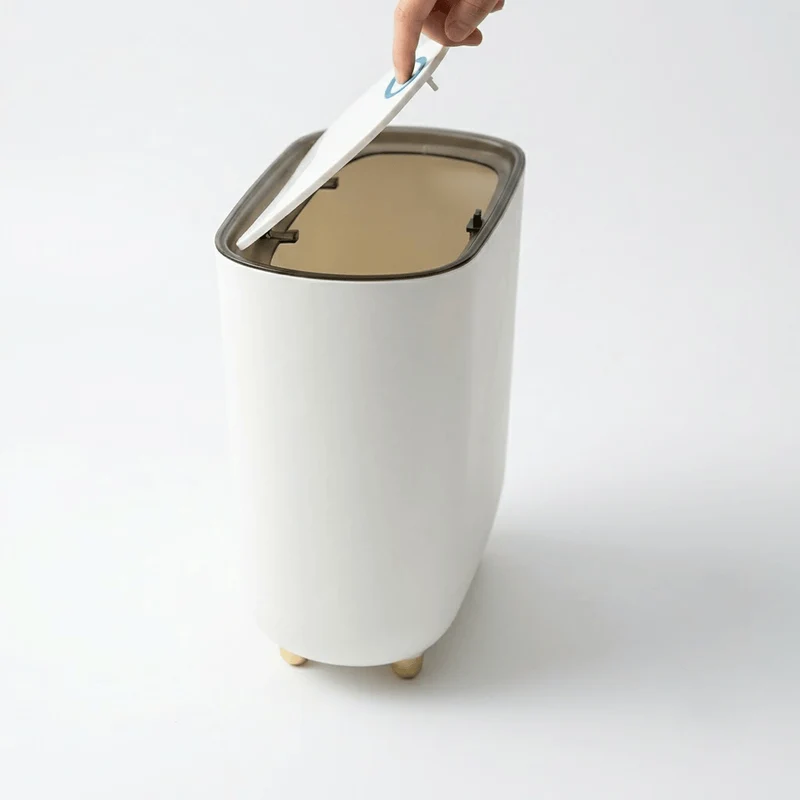 Petite poubelle de salle de bain design - Format étroit 8L