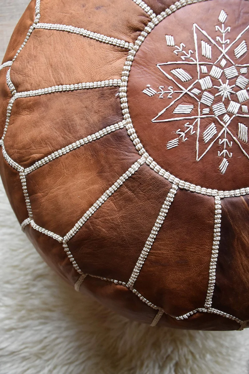 Pouf Artisanal Marocain en Cuir Véritable Fait Main - Vendu Rembourré - Coussin de Sol, Ottoman, Repose-Pied (Cognac)