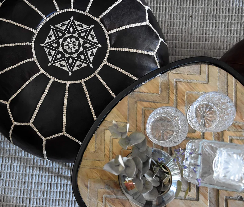 Pouf Artisanal Marocain en Cuir Véritable Fait Main - Vendu Rembourré - Coussin de Sol, Ottoman, Repose-Pied (Noir)