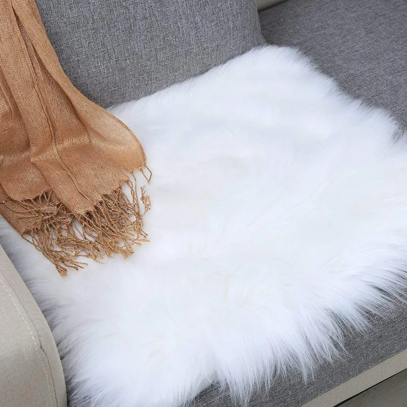 QINGLOU Peau de Mouton synthétique,Cozy Sensation comme véritable Laine Tapis en Fourrure synthétique, Fluffy Soft Longhair Décoratif Coussin de Chaise Canapé Natte (Blanc（Carré）, 45 x 45cm)