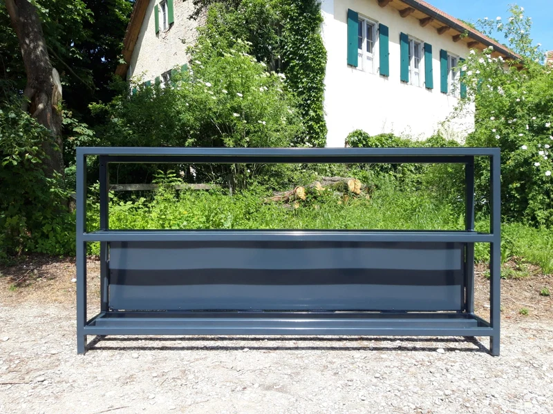 Holzunterstand mit Rückblech