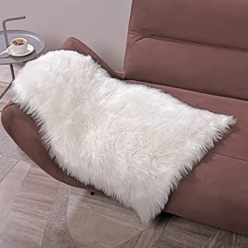 YIHAIC Peau de Mouton synthétique,Cozy Sensation comme véritable Laine Tapis en Fourrure synthétique, Man-Made Luxe Laine Tapis de Canapé Coussin (Blanc, 75 x 120 cm)