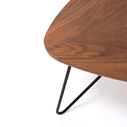 Marque Amazon - Rivet - Table basse triangulaire, en noyer et à base en métal noir, 40.6 x 83.05 x 81.02 cm