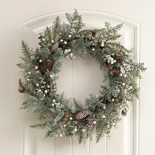 BEJOY Couronne de Noël Artificielle, 56cm Pomme de Pin Vigne Floquée Couronne de Sapin à Paillettes avec Baies Blanches pour Noël Maison Porte D'entrée Suspendue Mur Fenêtre Décor