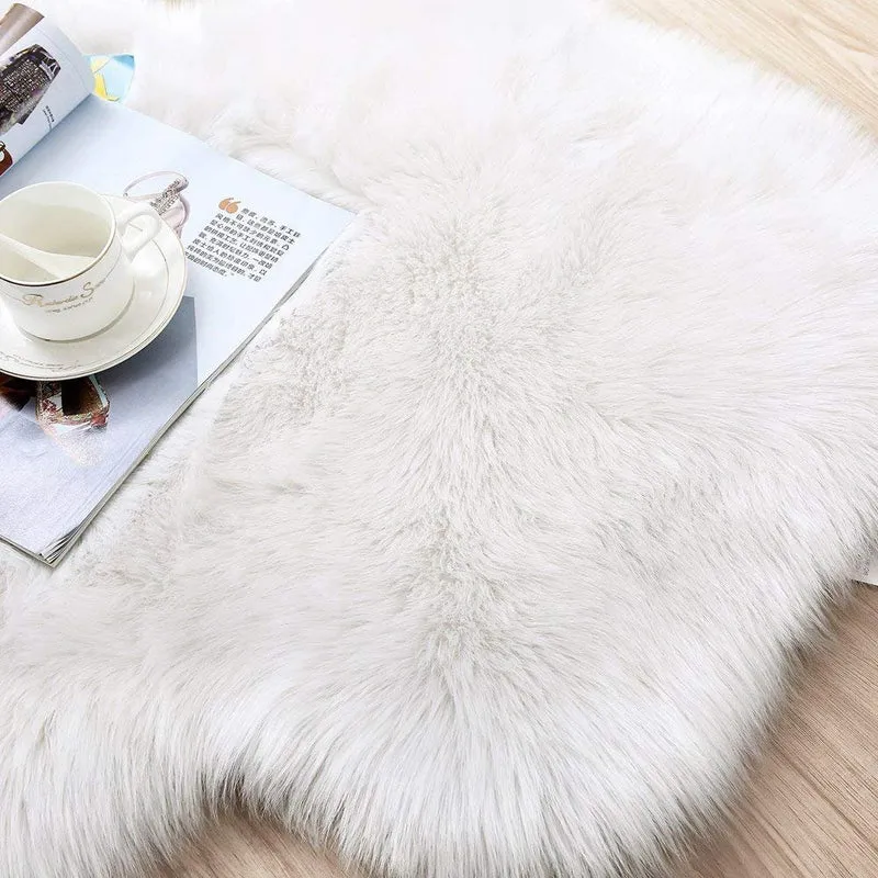 QINGLOU Peau de Mouton synthétique,Cozy Sensation comme véritable Laine Tapis en Fourrure synthétique, Fluffy Soft Longhair Décoratif Coussin de Chaise Canapé Natte (Blanc, 75 x 120 cm)