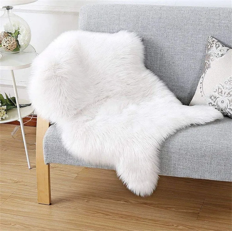 QINGLOU Peau de Mouton synthétique,Cozy Sensation comme véritable Laine Tapis en Fourrure synthétique, Fluffy Soft Longhair Décoratif Coussin de Chaise Canapé Natte (Blanc, 75 x 120 cm)