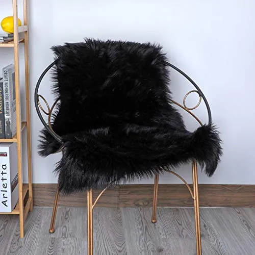 YIHAIC Peau de Mouton synthétique,Cozy Sensation comme véritable Laine Tapis en Fourrure synthétique, Man-Made Luxe Laine Tapis de Canapé Coussin (Noir, 75 x 120 cm)