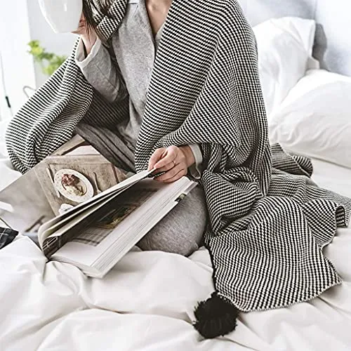 ZGYZ Meubles Modernes Couverture de Jet tricotée à Rayures Noires et Blanches Canapé-lit Ultra Doux avec Pompons Faits à la Main pour fauteuils de canapé Lit de Plage Canapé Pique-Nique, 51"x63