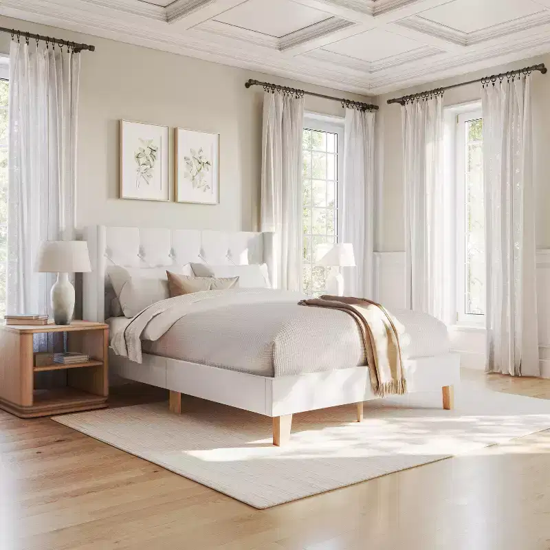 Lit plateforme rembourré avec tête de lit capitonnée à oreilles et longerons latéraux matelassés
