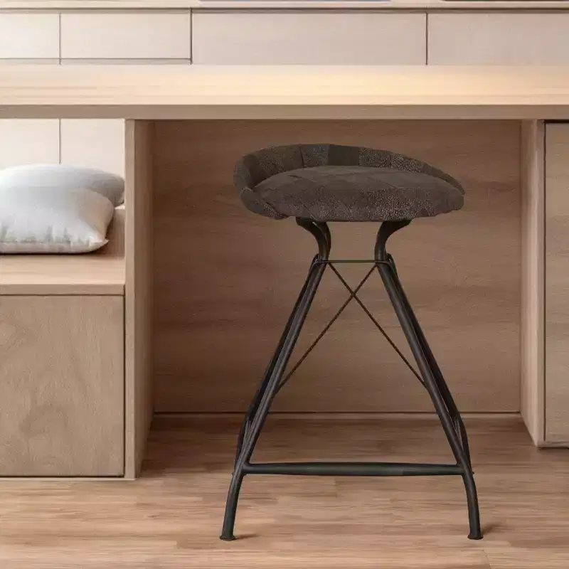 Chaise de bar pivotante en cuir marron et noir et fer à dossier bas hauteur comptoir