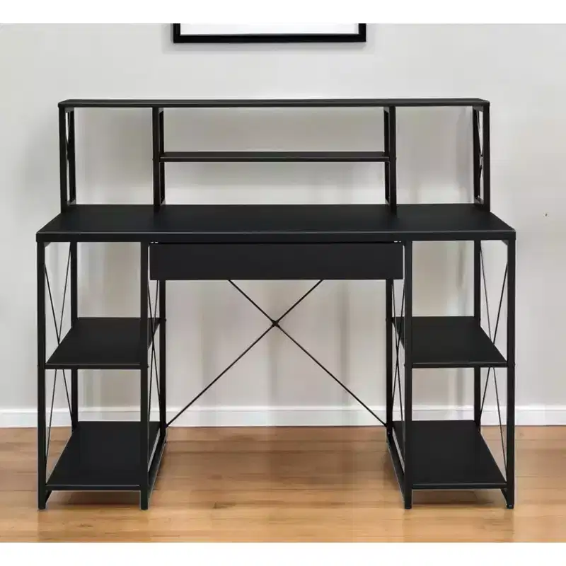 Bureau d'ordinateur noir pour studio d'enregistrement