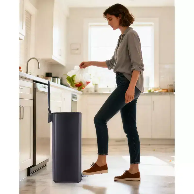 Poubelle à pédale 30 L en acier inoxydable avec couvercle à fermeture amortie