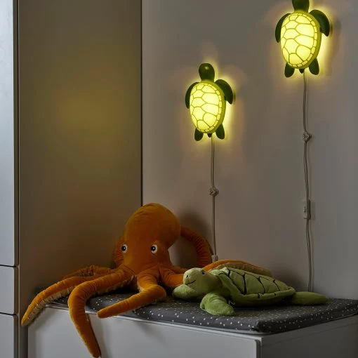 BLAVINGAD LED wall lamp, turtle/green