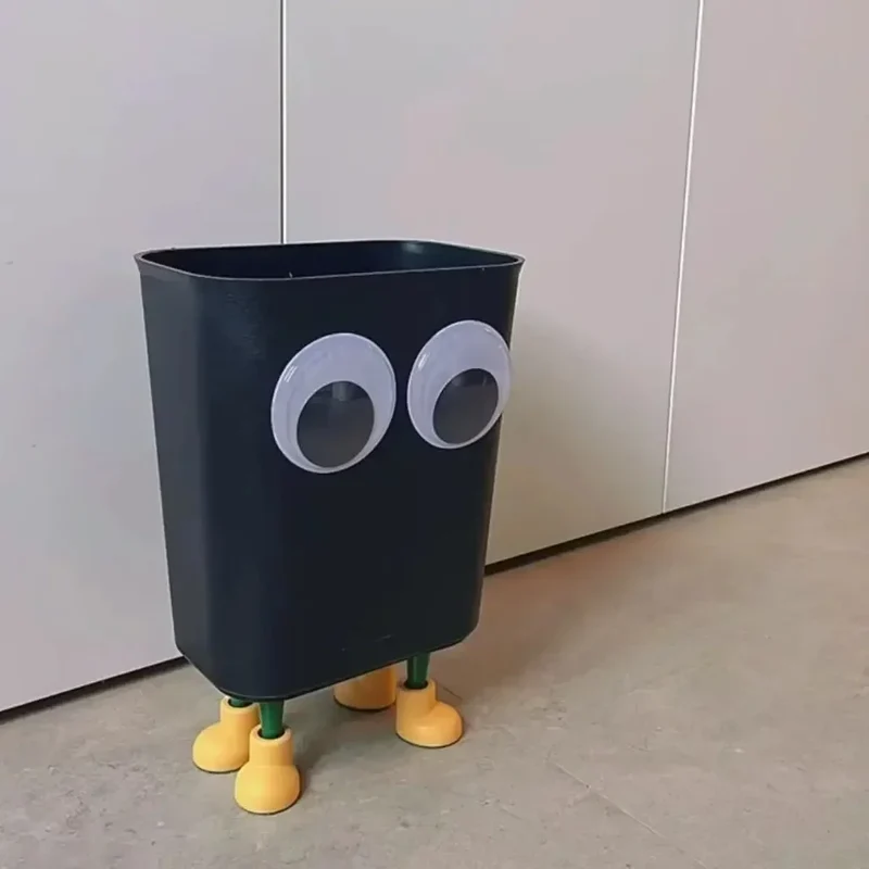 Poubelle originale noire au design ludique 8L