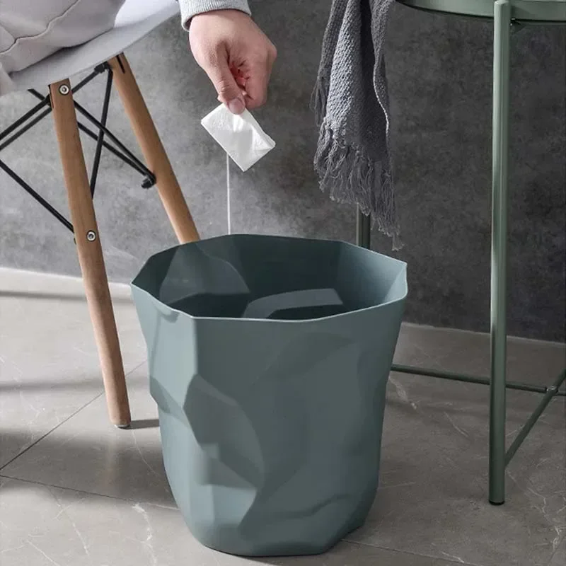 Poubelle ronde design irrégulier en plastique