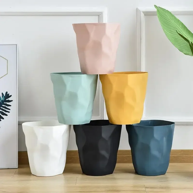 Poubelle ronde design irrégulier en plastique