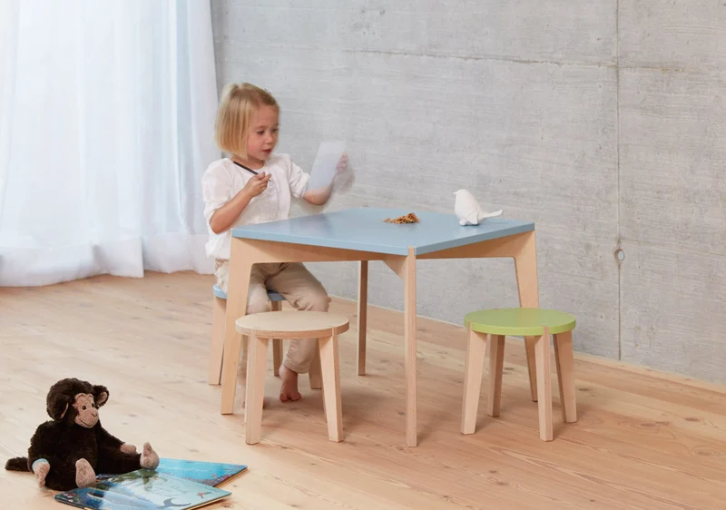 Kombiset, 1 Spieltisch quadratisch, 2 Hocker (Farbe wählbar)