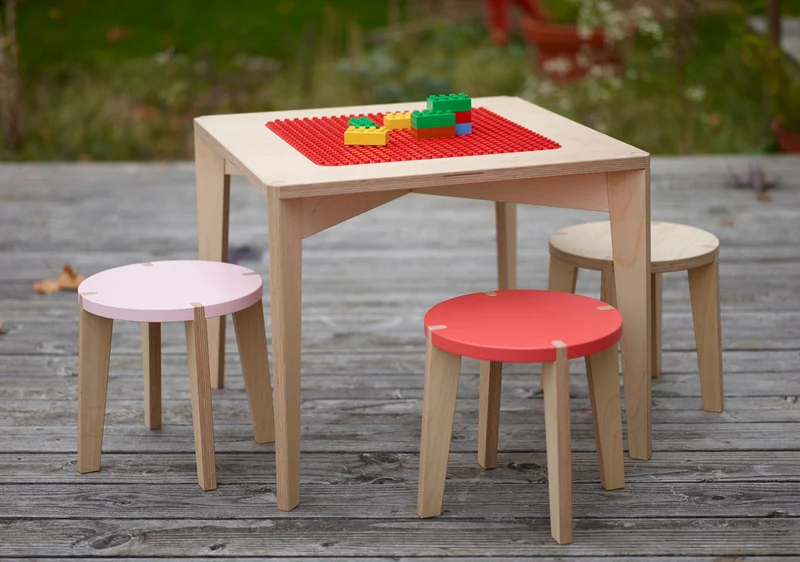 Kombiset, 1 Spieltisch quadratisch, 2 Hocker (Farbe wählbar)